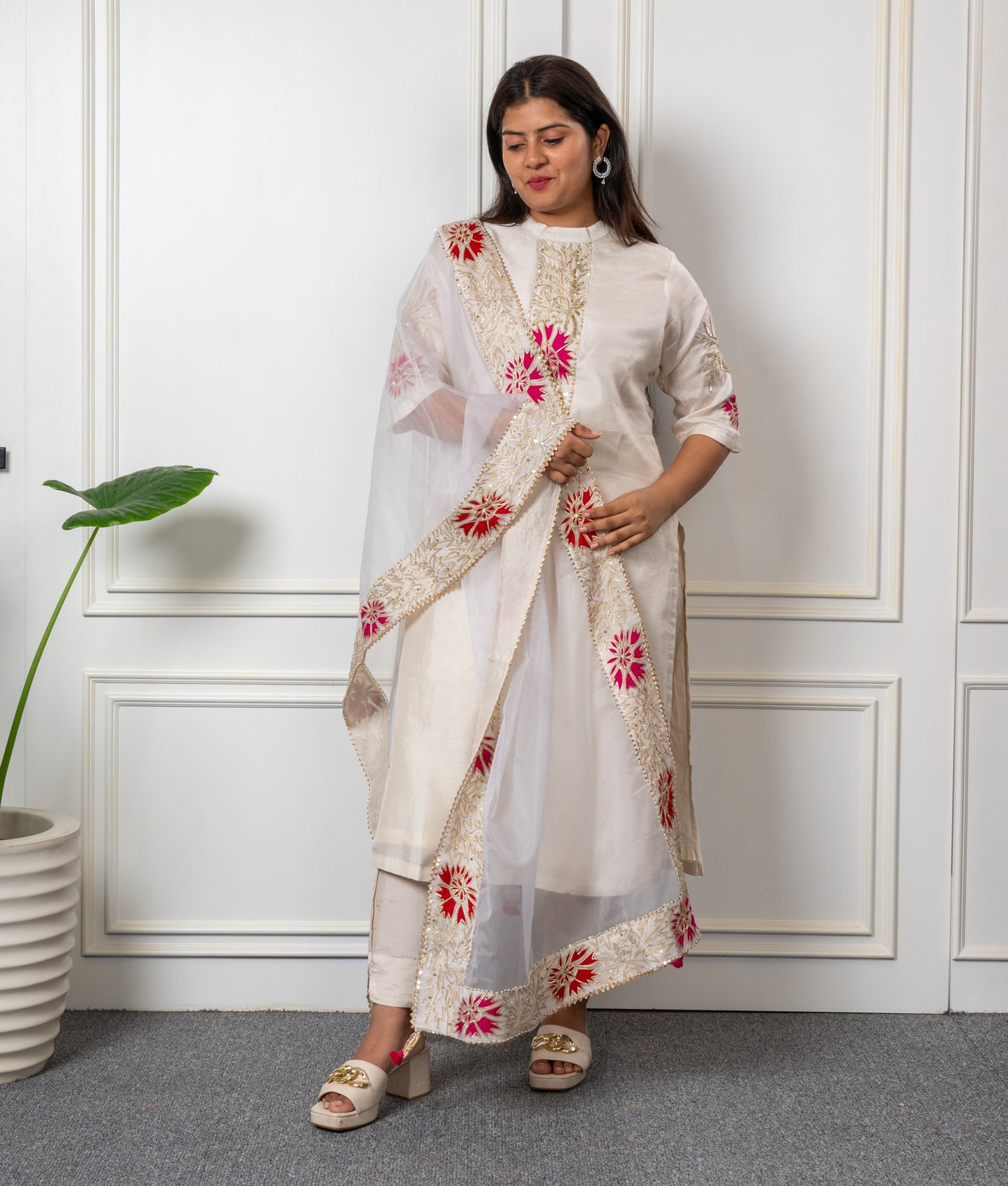 Dola silk kurta and pant set with organza dupatta with heavy border with sequence and pearl work